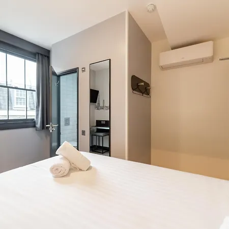 Easyhotel Victoria London Exterior photo