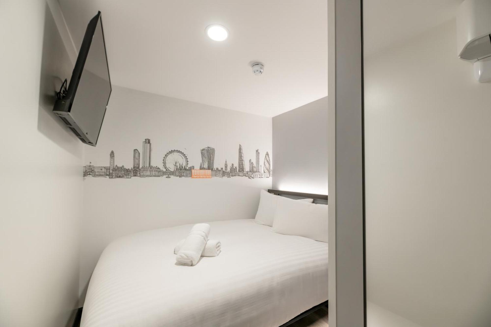 Easyhotel Victoria Отель Лондон