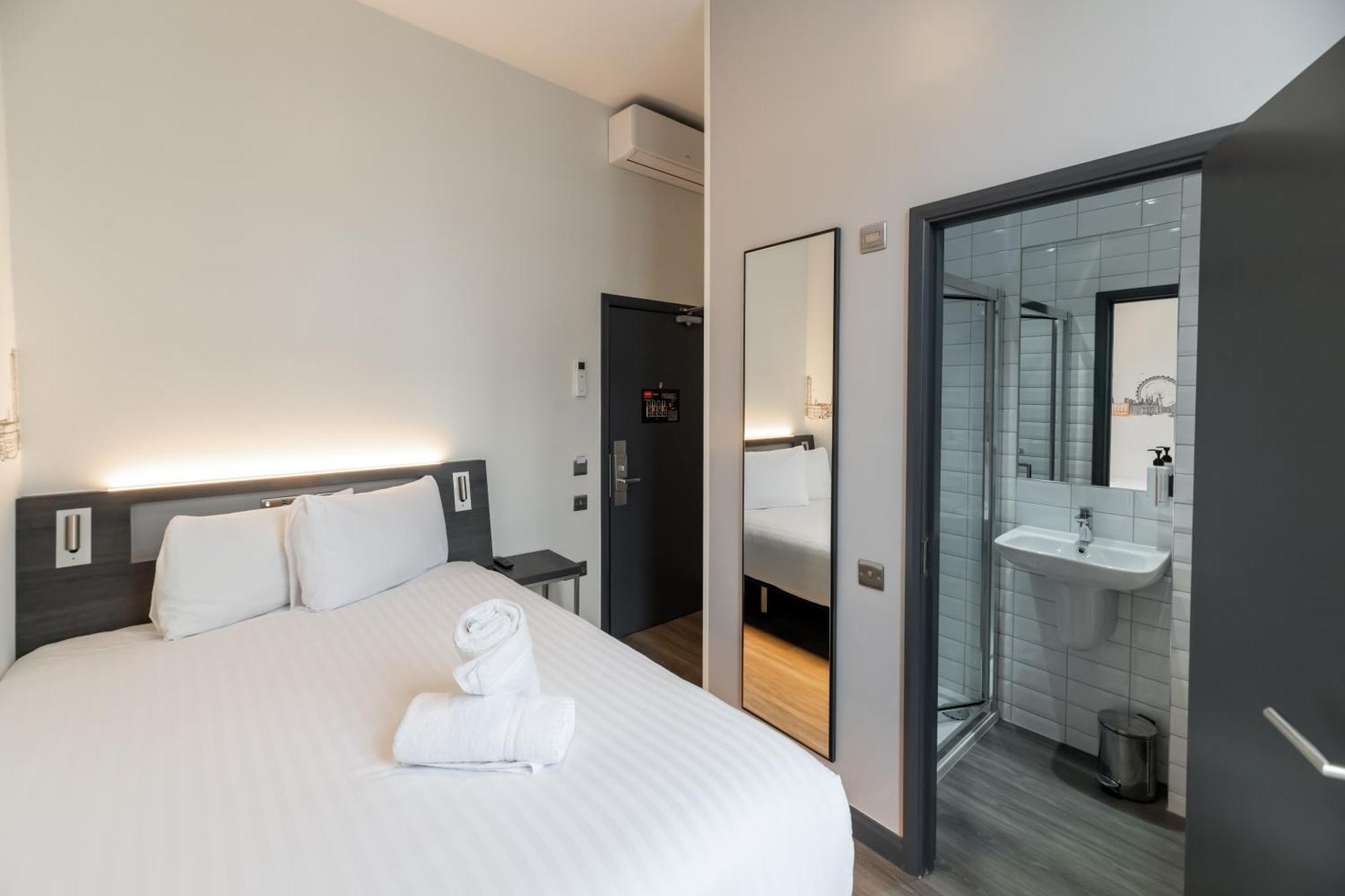 Отель Easyhotel Victoria 2*