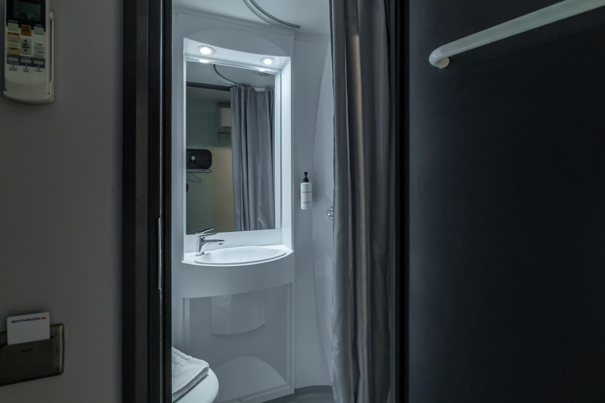 Easyhotel Victoria Отель Лондон