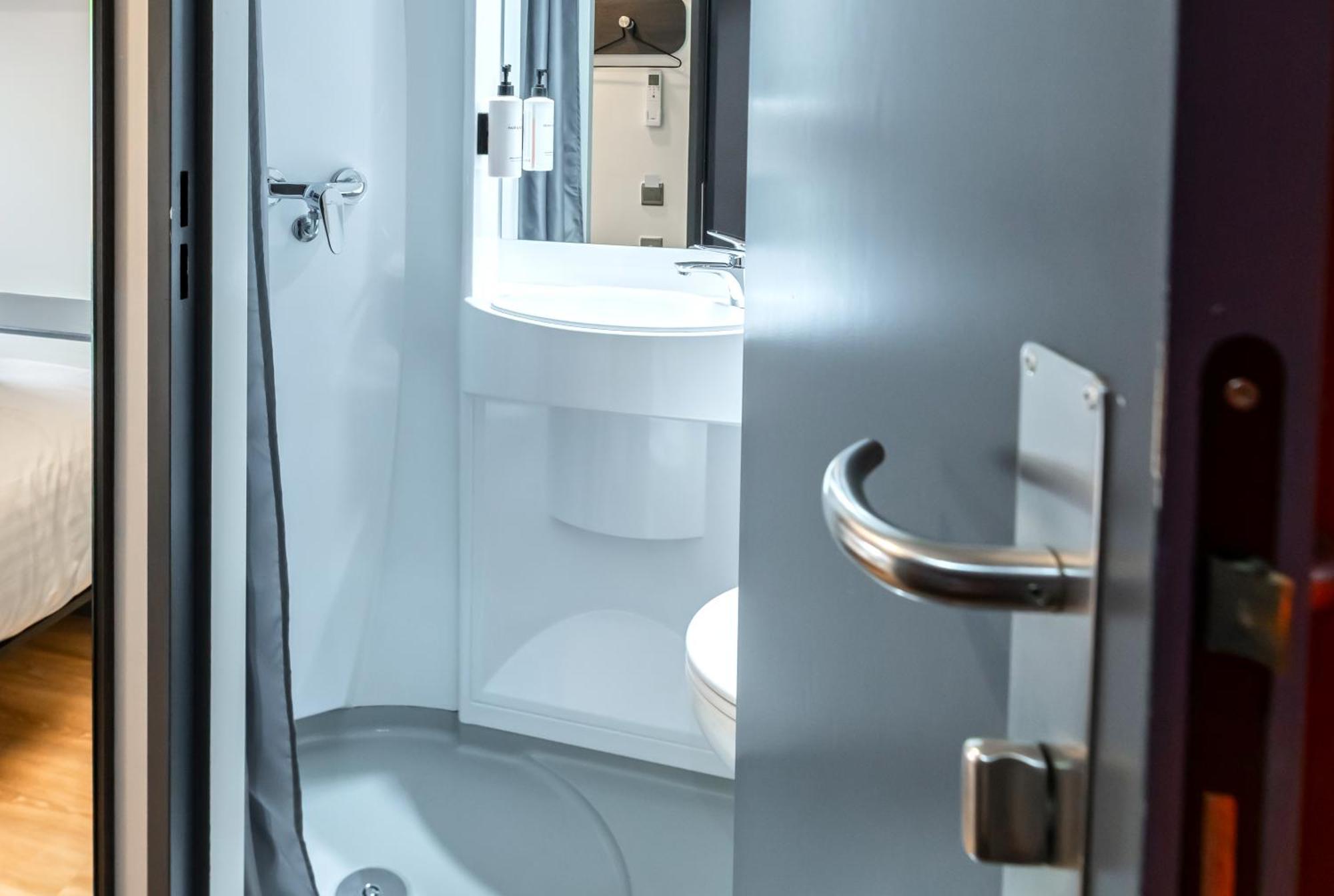 Easyhotel Victoria