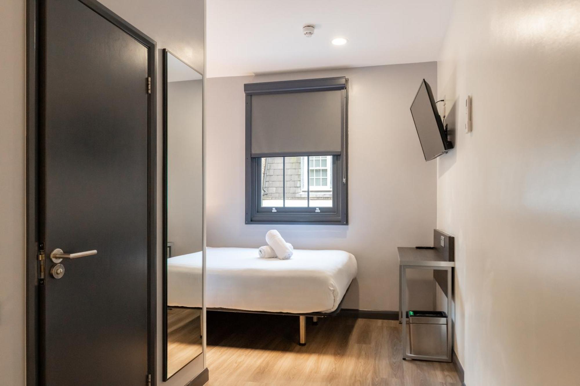 Easyhotel Victoria Отель Лондон