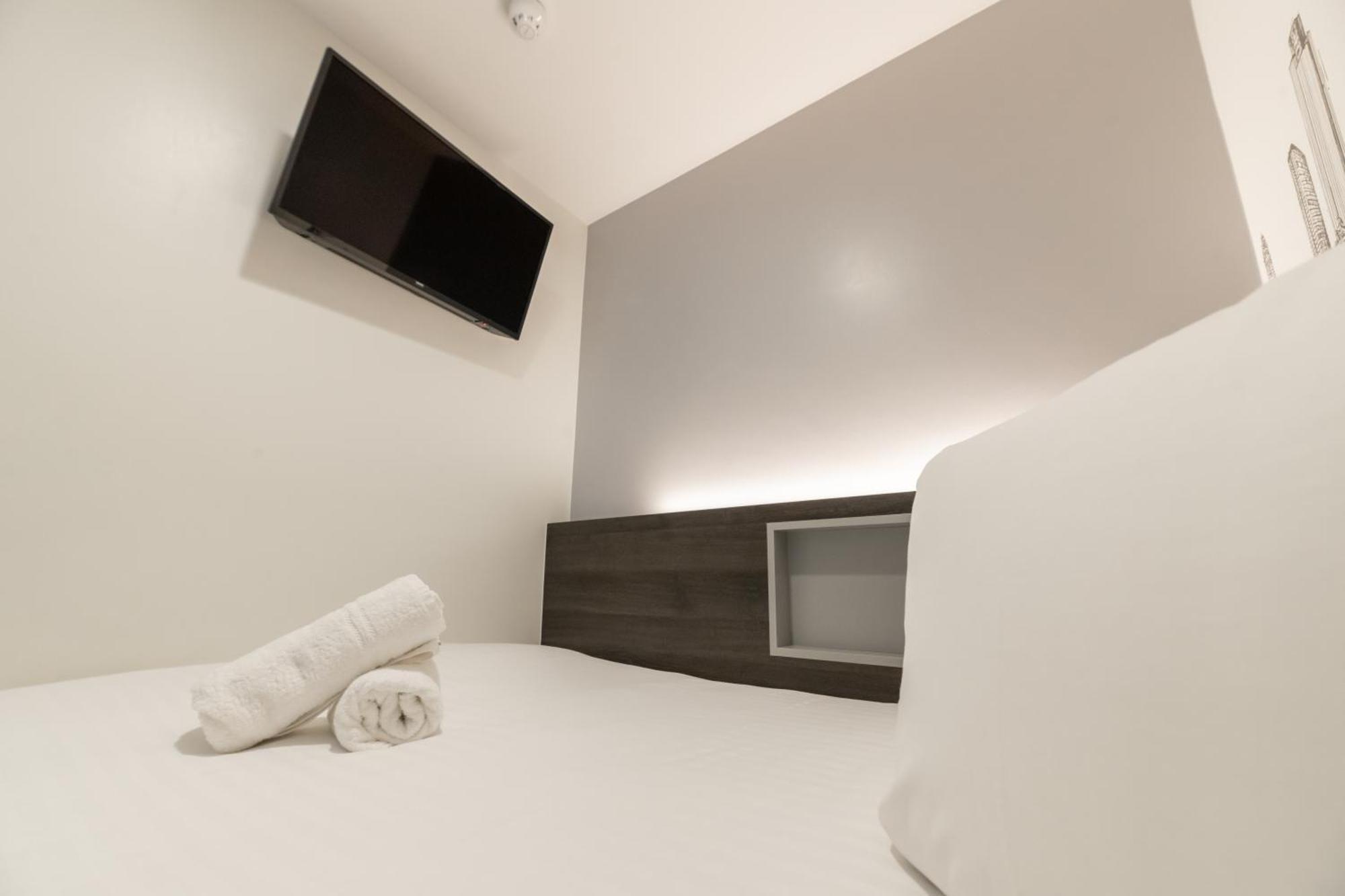 Easyhotel Victoria Отель