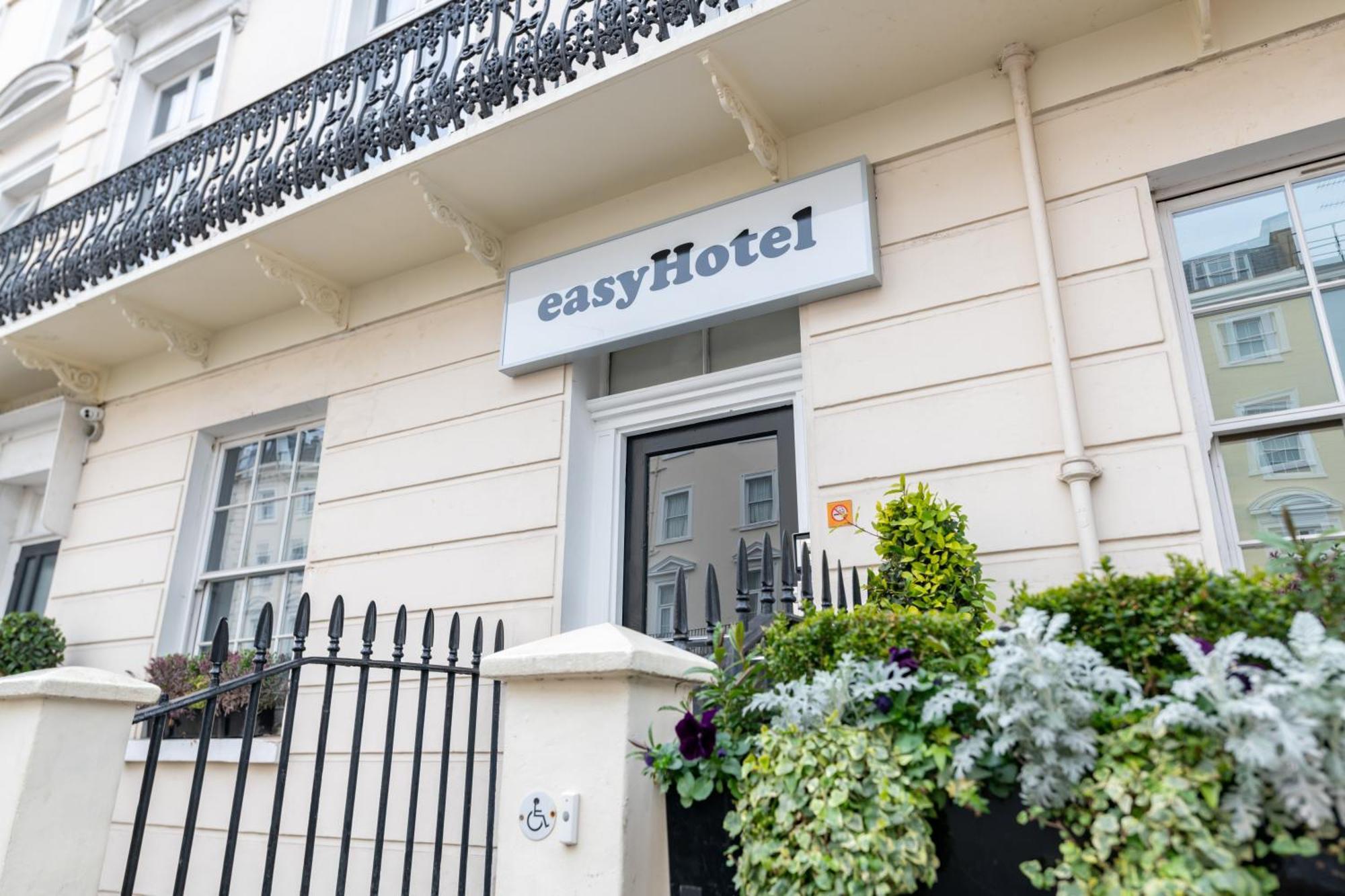 Easyhotel Victoria Отель