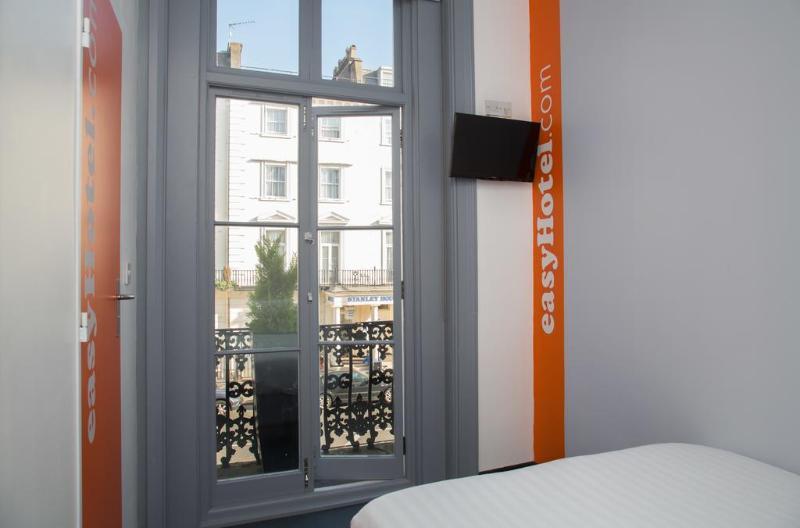 Easyhotel Victoria 2*